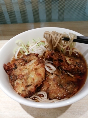 「鯖つまみ揚げそば530円」@いろり庵きらく 御徒町店の写真