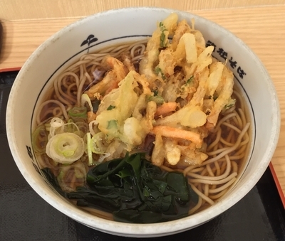 「かけそば＋かき揚げ（￥280＋無料クーポン）」@名代 箱根そば 南林間店の写真