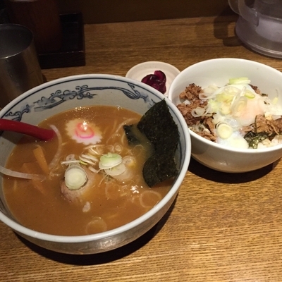 「六三六らーめん+豚ほぐし丼」@麺や 六三六 名駅店の写真