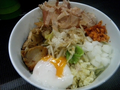 「土曜日限定：次郎ちゃん（並全ﾏｼ）700円+温泉卵100円」@麺丼Dining 夢者の写真