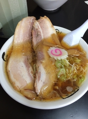 「醤油らーめん  チャーシュー二本」@食堂 はせ川の写真