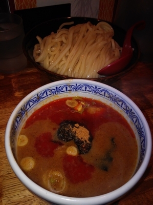 「辛つけめん中盛り」@つけ麺専門店 三田製麺所 新橋店の写真