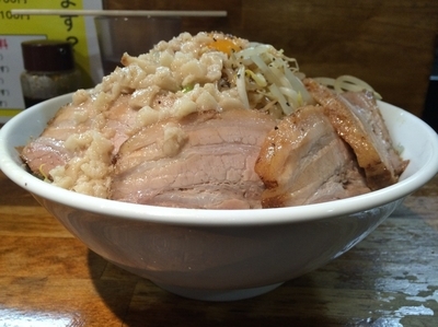 「肉増しまぜそば醤油(ニンニク以外全増し)／￥900」@麺処 MAZERUの写真