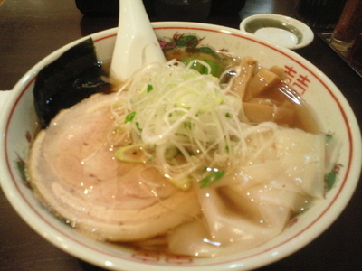 「醤油ラーメン 700円、ワンタン 150円」@餃子の照井 福島駅東口店の写真