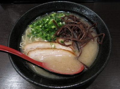 「ラーメン(バリカタ)：680円」@博多らーめん 濱田屋 北千住店の写真