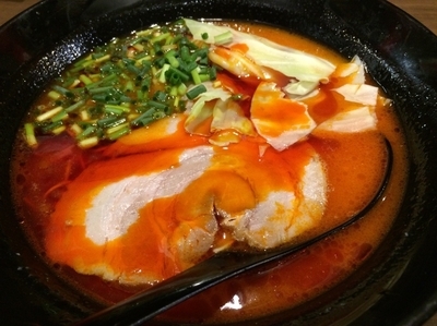 「釜炊き赤辛豚骨」@釜炊きとんこつ 品川製麺所 新宿2丁目店の写真