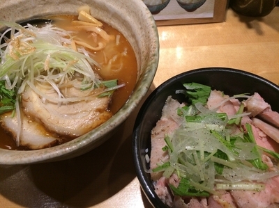 「焼きあご塩らー麺+塩だれろーす丼」@焼きあご塩らー麺 たかはし 新宿本店の写真