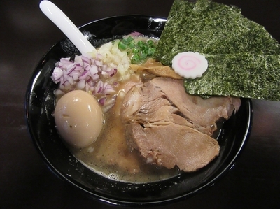 「特製鯛焼き干し中華そば（９００円）」@おおぜき中華そば店 早稲田店の写真