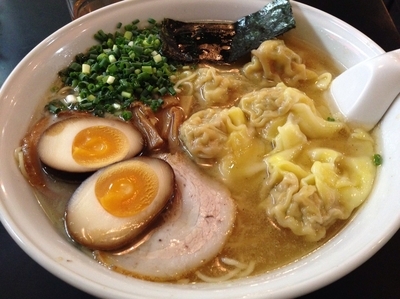 「雲呑麺 大盛 ＋ 煮付玉子」@らーめん 茂木の写真