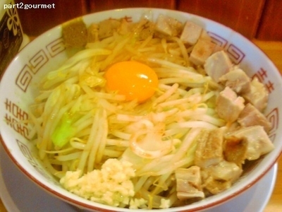 「まぜそばシングル 「ニンニクヤサイちょい増し」(800円)」@麺や 豚八の写真