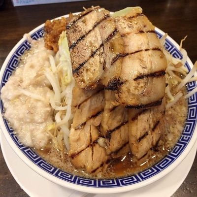 「馬鹿豚麺　少なめヤワメ・ヤサイ・ニンニク・アブラ多め・豚５枚」@日本一馬鹿豚 高崎店の写真