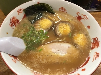 「しょうゆラーメン＋煮玉子＋ビール」@焼き豚ラーメン 東煌の写真