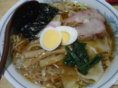 「ワンタンメン800円」@秀佳亭の写真