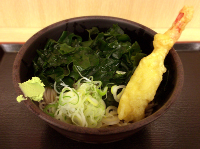 「わかめそば・冷やし(360円)＋海老天(クーポン)」@ゆで太郎 御徒町店の写真