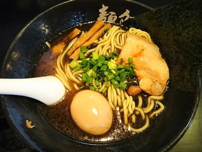 「味玉らー麺（黒）」@麺処 寅路の写真