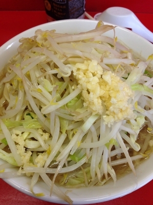 「小ラーメン（ヤサイ、ニンニク）」@ラーメン 学の写真