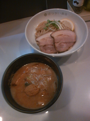 「つけ麺７５０円+半叉焼(ｸｰﾎﾟﾝ)」@中華そば専門 はつがい商店の写真