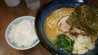 「しょうゆラーメン中盛+ライス」@しょうゆのおがわや 橋本店の写真