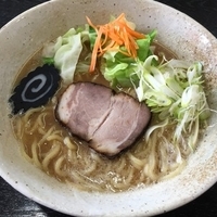 醤油ラーメン：中盛サービス(650円)+ライス(100円)