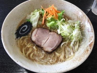 「醤油ラーメン：中盛サービス(650円)+ライス(100円)」@NARU-TO 甲府中央店の写真