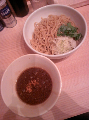 「濃厚ブラックつけ麺８００円」@麺屋 つくつく 池袋東口店の写真