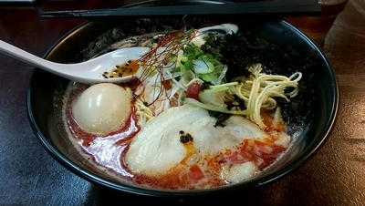 「平九郎赤(700円)濃い目+味玉(100円)」@平九郎Rの写真