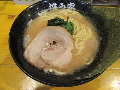 「家系鯛ラーメン（７３０円）」@横浜家系ラーメン 違う家の写真