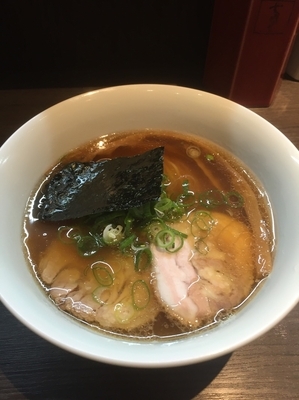 「醤油らーめん+刻みチャーシューご飯」@支那そばや 本店の写真