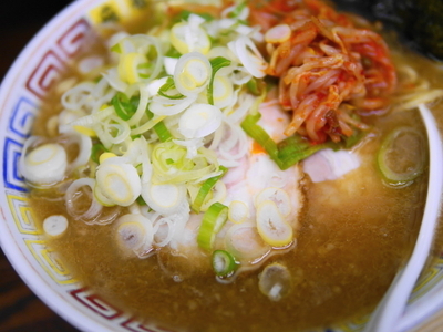 「トンコツ正油ラーメン 麺硬め＋味濃いめ＋油多目」@麻布ラーメン 本店の写真