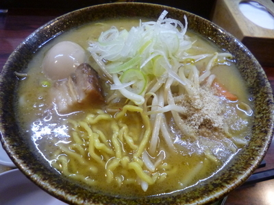 「味噌らーめん+煮たまご」@麺組の写真