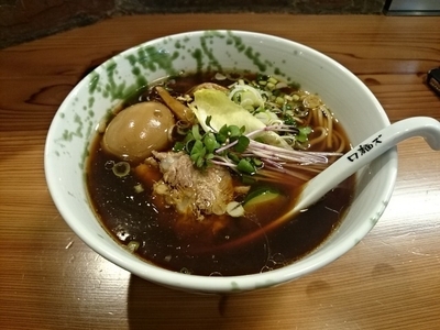 「らーめん醤油＋味玉」@ロ麺ズの写真