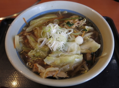 「野菜たっぷり醤油ラーメン：790円＋消費税」@和食 さと 足立島根店の写真