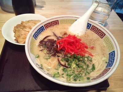 「特製ラーメン390円+唐揚げ1コ80円+替え玉110円」@豚骨らーめん 福の軒 秋葉原店の写真