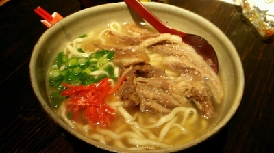 「ソーキそば　850円」@沖縄料理 かなでちの写真