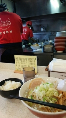 「しょうゆらーめん」@こってりらーめん なりたけ 津田沼店の写真
