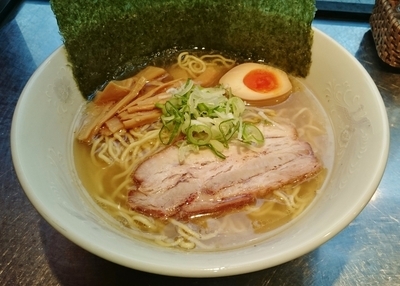 「新鶏塩らーめん 750円」@さんじの写真