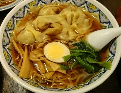 「正油ワンタン麺 860円」@中国ラーメン 揚州商人 赤坂店の写真