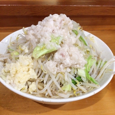 「ラーメン（少なめ）麺ヤワ・アブラ・ニンニク　700円」@ラーメン 滋悟郎の写真