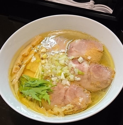 「塩チャーシューらぁ麺」@らぁ麺 すぎ本の写真