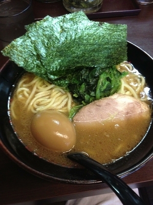 「味玉ラーメン、硬め」@横浜家系 助格家の写真