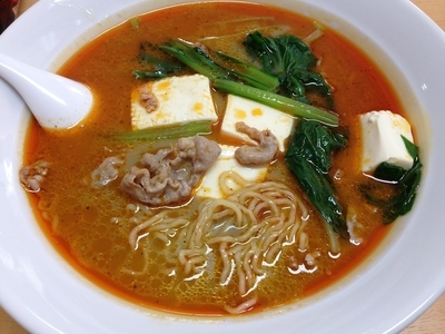 「麻辣湯（ラーメン、ラム肉・小松菜・豆腐、中辛）」@縁苑の写真