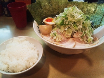 「味玉しょうゆらーめん+のり+中盛＆半ライス」@超ごってり麺 ごっつの写真
