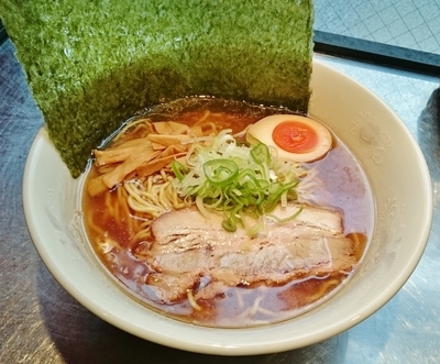 「新鶏醤油らーめん 750円」@さんじの写真