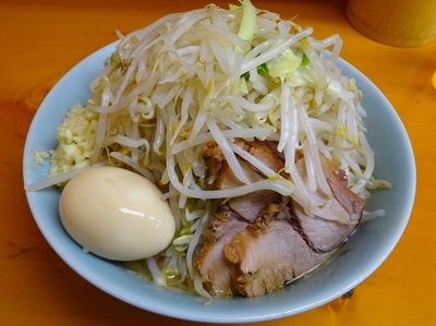 「ラーメン（700円）＋味玉子（100円）ヤサイニンニク」@ラーメン二郎 新橋店の写真