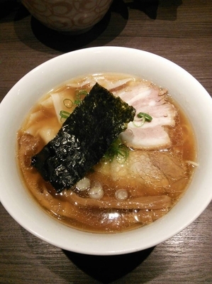 「山水地鶏ワンタン醤油らぁ麺(980円)」@支那そばや 本店の写真