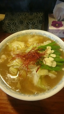 「牛もつそば(正油)   850円」@中華そばつけそば 千思萬考の写真