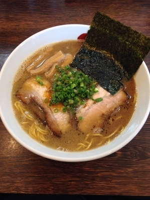 「魚介豚骨醤油らーめん」@麺屋 三四郎の写真