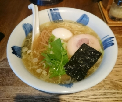 「塩ラーメン(720円)+味玉子(100円)」@ラーメン食堂 粋な一生の写真