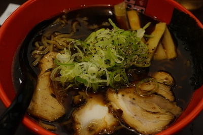 「富山ブラックらーめん」@豚系 麺家いろは 秋葉原店の写真