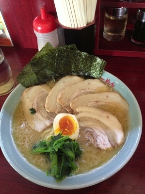 「チャーシュー麺、硬め濃いめ」@横浜らーめん いちばん家の写真